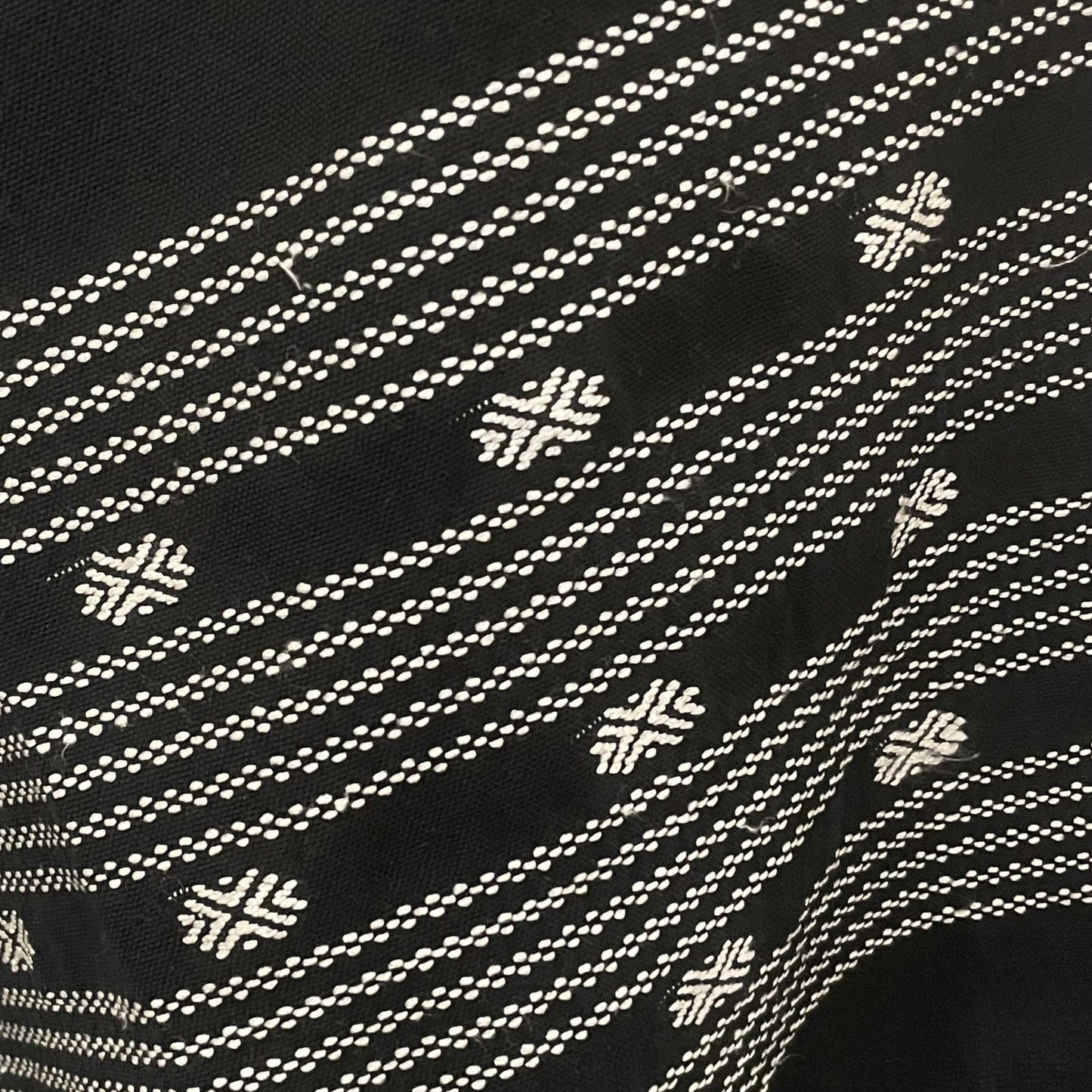 不丹婦女手工織製麻綿黑色大圍巾披肩款 酷款