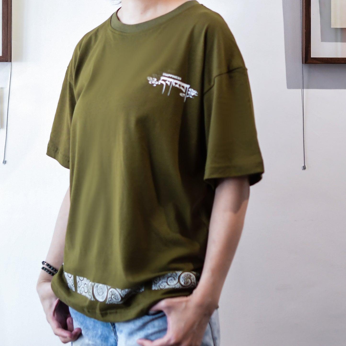 軍綠色中性Oversize寬鬆短袖圖騰圖案Tee
